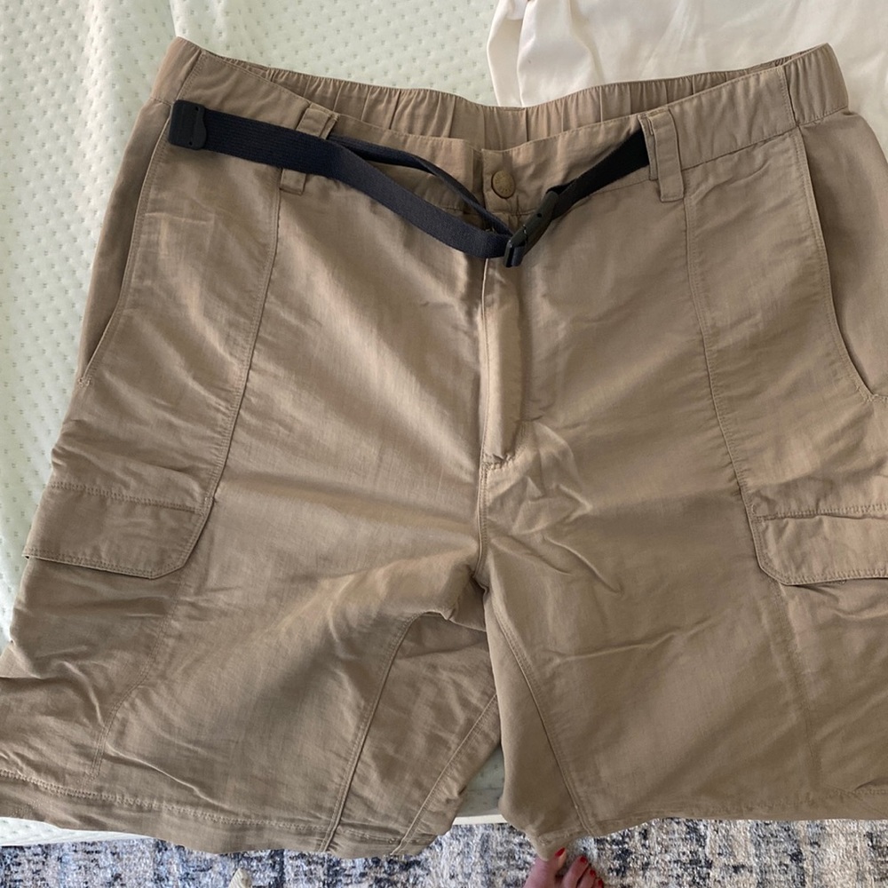 Men’s Northface extra-large cargo shorts